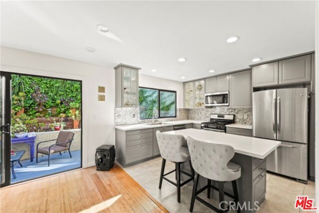 4227 Freedom Drive, Calabasas CA: https://media.crmls.org/mediaz/c9882863-6bad-480e-8fed-36e6af7c5663.jpg