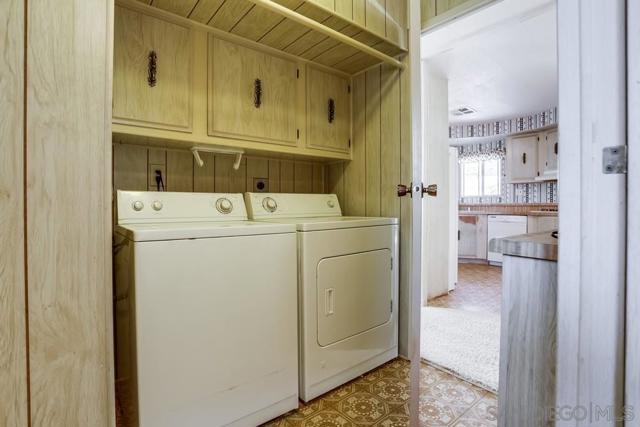18218 Paradise Mountain Rd, Valley Center CA: https://media.crmls.org/mediaz/c988482b-2e87-438b-a5b9-61138e9c6a74.jpg