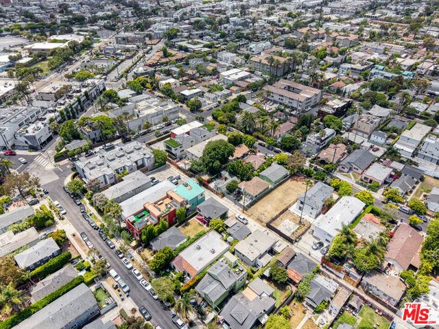 519 1/2 San Juan Avenue, Venice CA: https://media.crmls.org/mediaz/c9884ee2-5b33-40b4-aa9a-599829c641b5.jpg