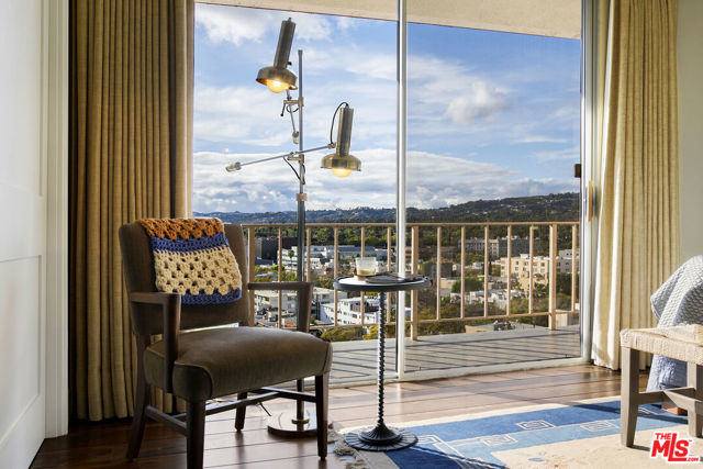 100 S Doheny Drive, Los Angeles CA: https://media.crmls.org/mediaz/c9887767-436d-44ab-b2ef-21847ec61ca9.jpg