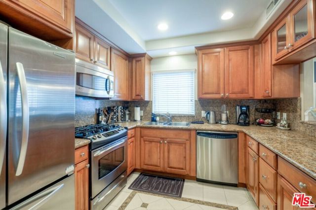 11578 Iowa Avenue, Los Angeles CA: https://media.crmls.org/mediaz/c988e5c1-d7df-4e78-8445-a3828130d712.jpg