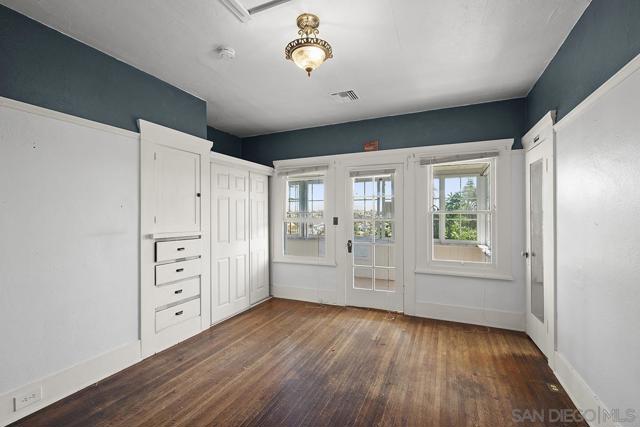 1821 25 Cypress Ave, San Diego CA: https://media.crmls.org/mediaz/c989624f-becc-4a40-ba92-1850dc160857.jpg