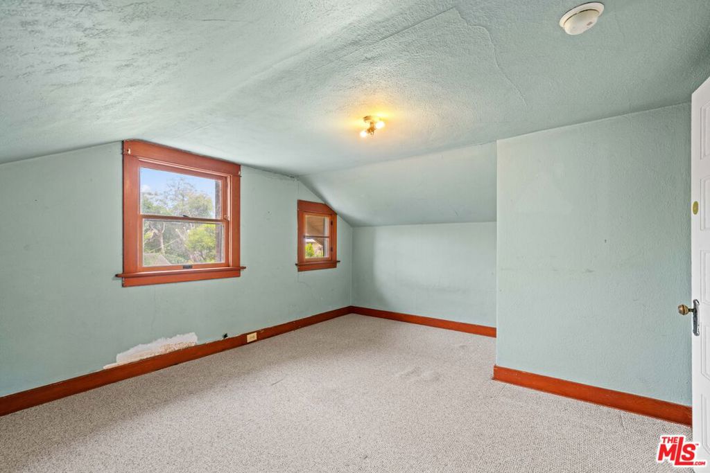 https://media.crmls.org/mediaz/c9896d61-c115-4510-a95f-1e9cb06c99d0.jpg?preset=X-Large