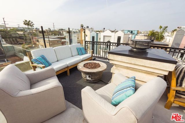 120 Galleon Street, Marina del Rey CA: https://media.crmls.org/mediaz/c9897224-7e9c-4c9f-9518-1fbb4153a4ff.jpg
