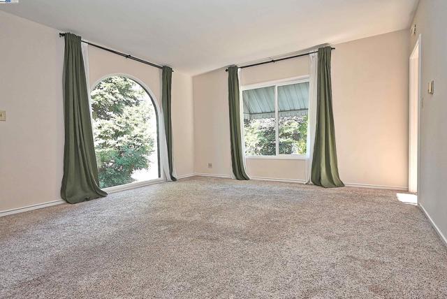 Image 5 of 51 For 181 Lewelling Blvd