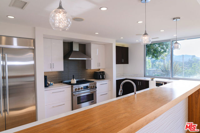 3423 Scadlock Lane, Sherman Oaks CA: https://media.crmls.org/mediaz/c989bea9-9ef0-453e-9179-dfdc356fb2ce.jpg
