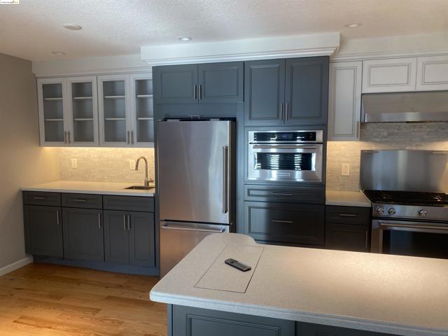 190 Cleaveland Rd, Pleasant Hill CA: https://media.crmls.org/mediaz/c989c553-09c3-4ac1-9671-c2b9ad5bb921.jpg