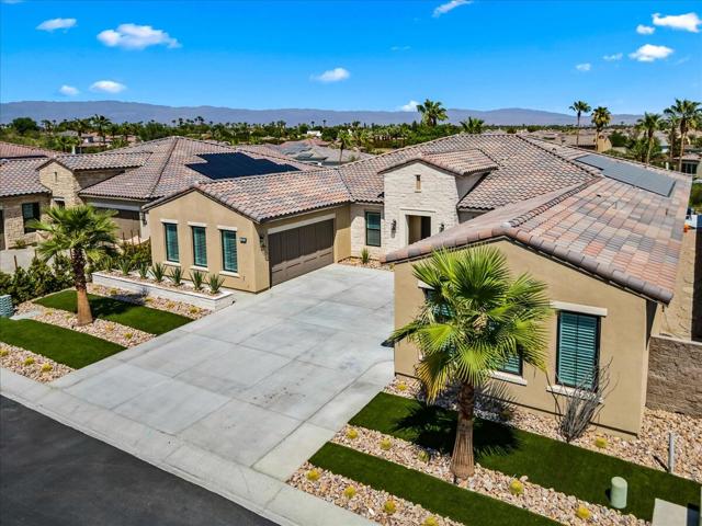 57870 Stone Creek W Trail, La Quinta CA: https://media.crmls.org/mediaz/c989da33-a334-41b5-80aa-d7a9c402d847.jpg