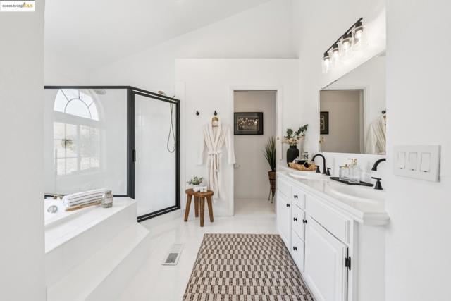 1051 Kaski Ln, Concord CA: https://media.crmls.org/mediaz/c989dd80-79e2-44fa-9677-434989fb87ff.jpg