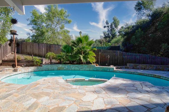 1210 Dolphin Circle, Vista CA: https://media.crmls.org/mediaz/c989e59f-1d71-439c-ba22-e9da3538a58f.jpg