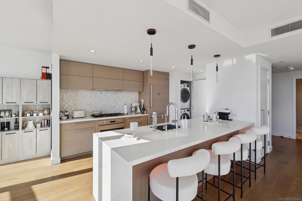 888 E St - photo 8