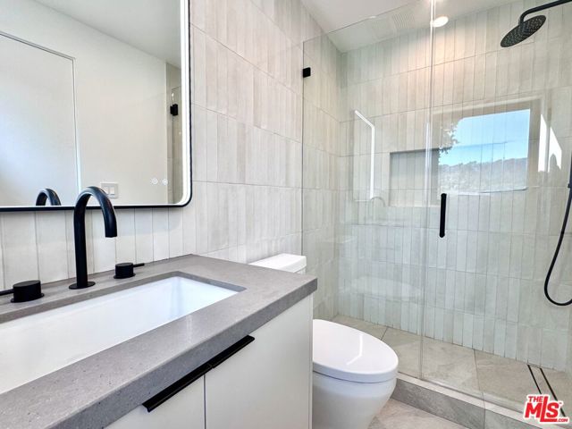 4040 Cartwright Avenue, Studio City CA: https://media.crmls.org/mediaz/c98a26a3-3637-43ae-9383-c3235dec8251.jpg