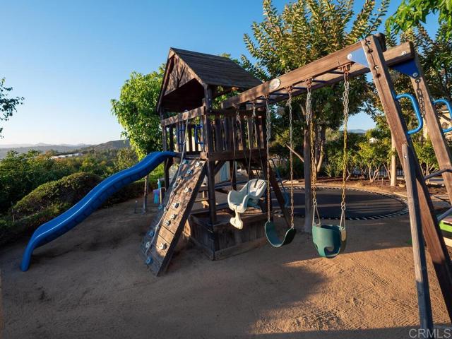 32110 Dos Ninas, Bonsall CA: https://media.crmls.org/mediaz/c98a3449-d12e-48d0-b66a-a4b7e4e83c94.jpg