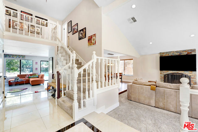 4911 Calle Robleda, Agoura Hills CA: https://media.crmls.org/mediaz/c98a99b4-c08a-452b-80b0-044c992cfa42.jpg