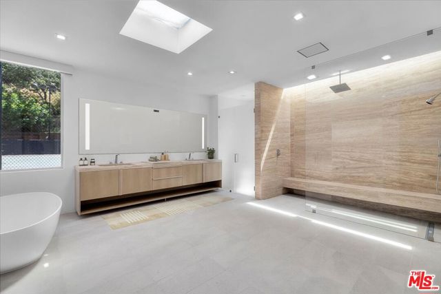 1836 Loma Vista Drive, Beverly Hills CA: https://media.crmls.org/mediaz/c98b11b3-6bb9-4ab9-9aa4-867dca7d8f37.jpg