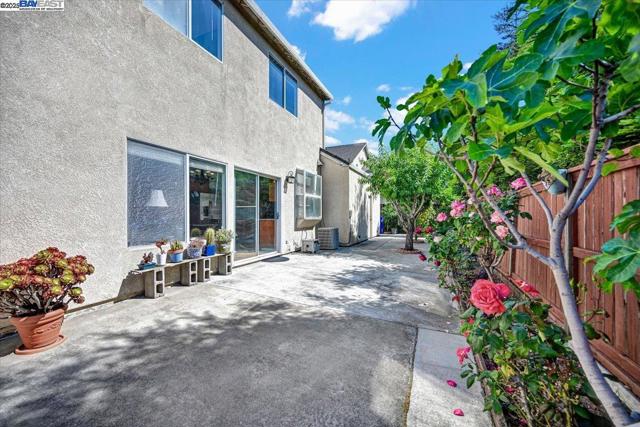 16230 Calypso Ct, San Leandro CA: https://media.crmls.org/mediaz/c98b48e4-6f01-46fb-aedc-03897e7c53c9.jpg