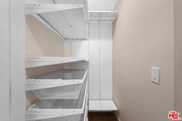 3792 1/2 Van Ness Avenue, Los Angeles CA: https://media.crmls.org/mediaz/c98b7c53-a76d-4566-a4e7-8939918a790c.jpg