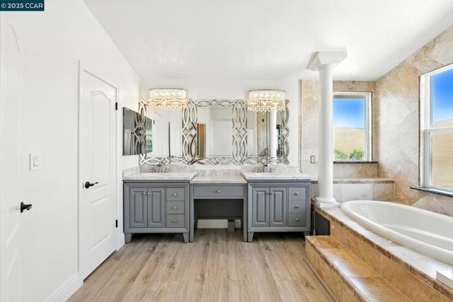 1023 Pebble Beach Dr, Clayton CA: https://media.crmls.org/mediaz/c98b8a64-0b4a-4fe3-bd8a-5e961a732ab7.jpg