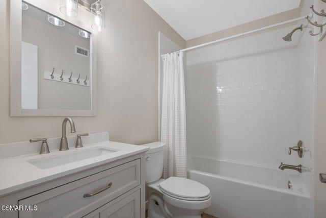 1368 Sheffield Place, Thousand Oaks CA: https://media.crmls.org/mediaz/c98bd9d0-3fd8-4809-b119-6dd3f6c7d17f.jpg