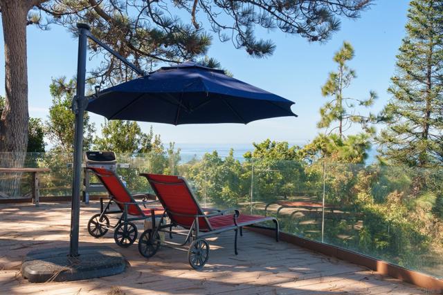 2165 Balboa Ave, Del Mar CA: https://media.crmls.org/mediaz/c98c06dc-cb4d-4f86-a358-72c491050f6e.jpg