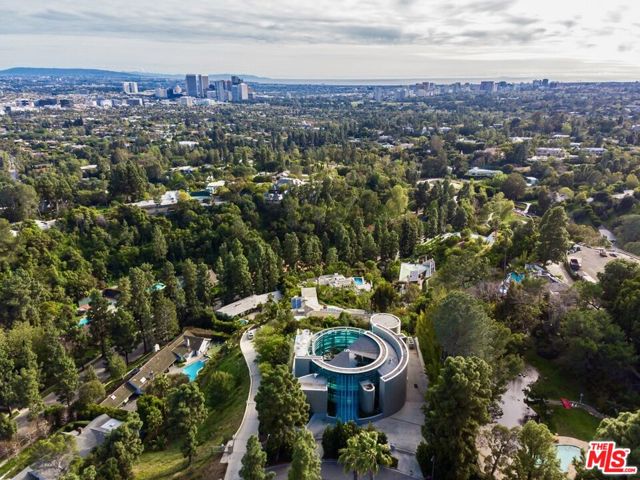 1169 Loma Linda Drive, Beverly Hills CA: https://media.crmls.org/mediaz/c98de014-0c39-406d-8980-18443f9d3d8c.jpg