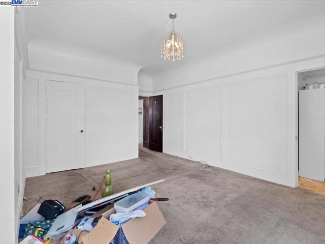 1013 Chestnut St, Oakland CA: https://media.crmls.org/mediaz/c98e08e1-20ac-4615-8ddf-2bf06dc55e81.jpg