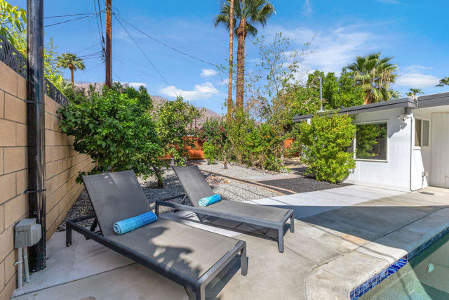 1075 E Sunny Dunes Road, Palm Springs, CA 92264