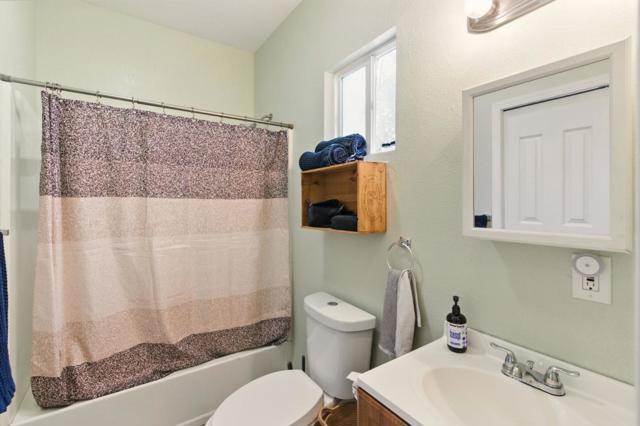 1915 West Street, Oakland CA: https://media.crmls.org/mediaz/c98f5aab-3bbd-45cc-84ff-c2fe8fb4583a.jpg