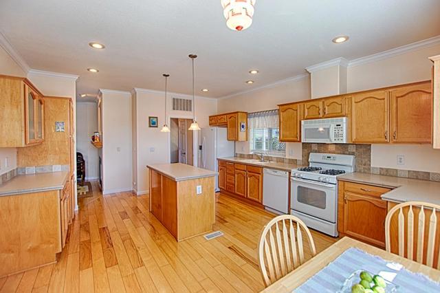 3390 Ashwood Way, Soquel CA: https://media.crmls.org/mediaz/c98f74bd-33b8-4e75-8029-ca84724bbd20.jpg