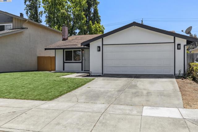32555 Lake Bridgeport St, Fremont CA: https://media.crmls.org/mediaz/c98f9e74-3369-4165-bb4e-b08b2f158cc9.jpg