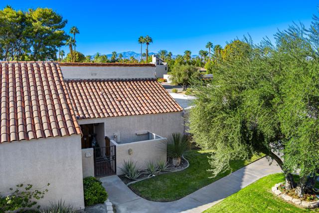 317 Forest Hills Drive, Rancho Mirage CA: https://media.crmls.org/mediaz/c9906c27-3628-49d3-8336-dc30e54267fc.jpg