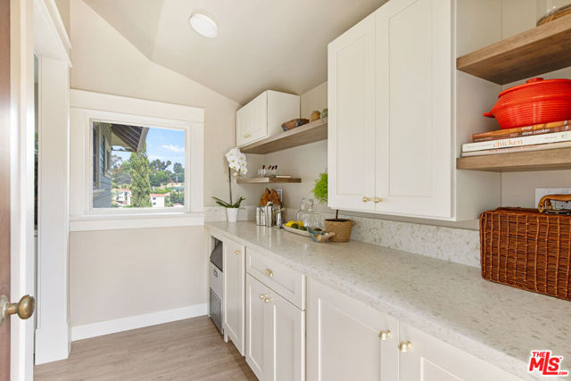 844 E Kensington Road, Los Angeles CA: https://media.crmls.org/mediaz/c9906f1d-9acf-4853-8a8d-18b49ace56a4.jpg
