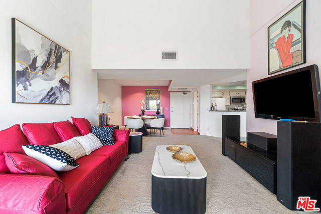 8162 Manitoba Street, Playa del Rey CA: https://media.crmls.org/mediaz/c99163e2-d799-437e-a923-aaae321a3dd4.jpg