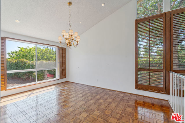 1943 Stonesgate Street, Westlake Village CA: https://media.crmls.org/mediaz/c991abd5-c408-4a07-aaf1-48eb60e0a850.jpg