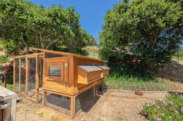 9247 Holly Hill Drive, Salinas CA: https://media.crmls.org/mediaz/c992408c-a1c1-4579-855a-ff58e02a938f.jpg