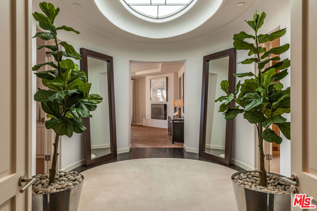 22368 Pacific Coast Highway, Malibu CA: https://media.crmls.org/mediaz/c9928b06-3e64-4028-9077-7f98a2ee8a49.jpg