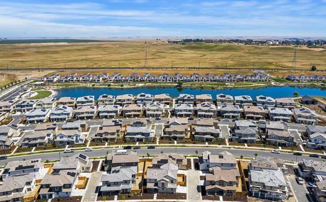 2524 Big Sky Drive, Fairfield CA: https://media.crmls.org/mediaz/c992a437-a39a-4b7a-84d7-4105f57a9063.jpg