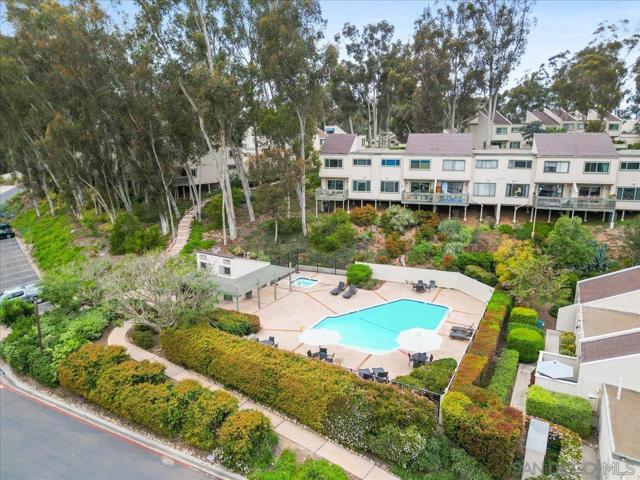 10212 Caminito Pitaya, San Diego CA: https://media.crmls.org/mediaz/c992d07c-019b-40b2-a3e9-467159a8c028.jpg