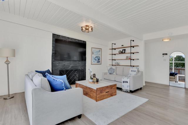 1167 Temple Dr, Pacheco CA: https://media.crmls.org/mediaz/c992e468-8d65-488c-885b-07e41d4d92cb.jpg