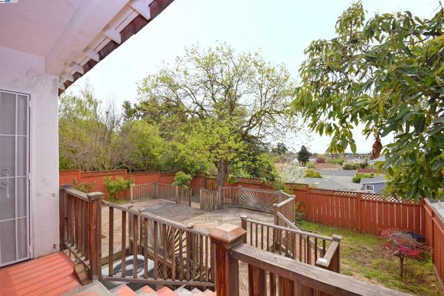 22813 2Nd St, Hayward CA: https://media.crmls.org/mediaz/c992fa78-4f7a-44ca-9f82-714f241a3de7.jpg