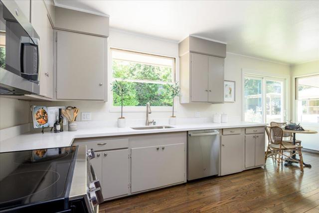 2841 Canyon Road, Burlingame CA: https://media.crmls.org/mediaz/c9936fc4-945b-4e26-aa12-1f93f49c06a9.jpg