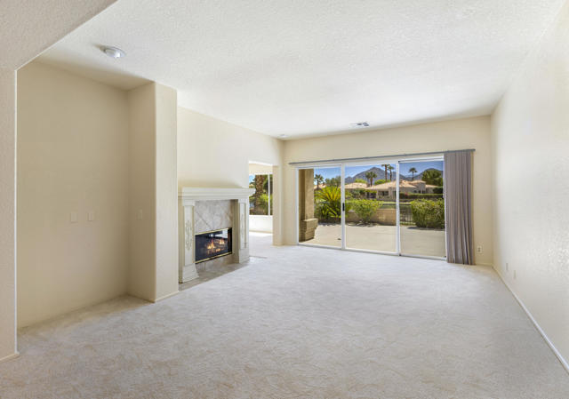 48509 ViA Encanto, La Quinta CA: https://media.crmls.org/mediaz/c99392c6-70b4-41fb-93ed-1d702b625377.jpg