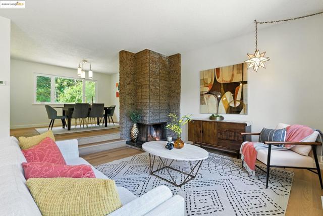499 Blackstone Drive, San Rafael CA: https://media.crmls.org/mediaz/c9940c14-30a8-4f7f-be0a-74c1cf178d7d.jpg