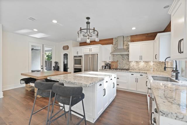 Detail Gallery Image 9 of 72 For 25351 Forest St, Corona,  CA 92883 - 5 Beds | 5 Baths