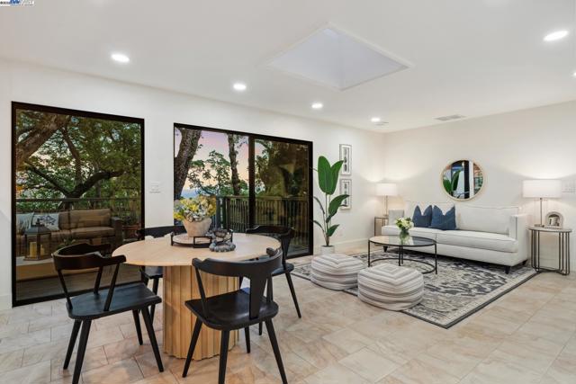 361 Castle Crest Rd, Alamo CA: https://media.crmls.org/mediaz/c994a026-ddce-4515-93fd-2d3ebfc564bb.jpg