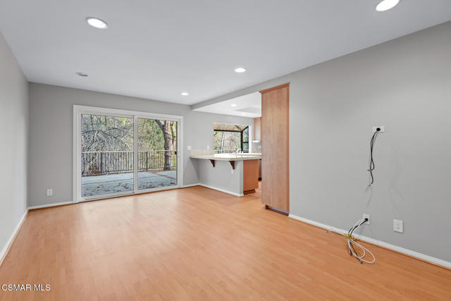 784 N Valley Drive, Westlake Village CA: https://media.crmls.org/mediaz/c994cfcd-22f9-4a87-ac4b-06788d2fd31a.jpg
