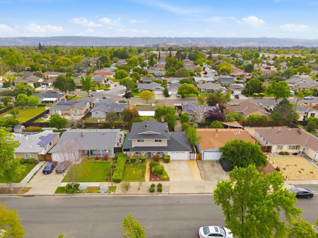 https://media.crmls.org/mediaz/c99534e9-5c55-4d5e-ae21-4ac66877e736.jpg?preset=X-Large