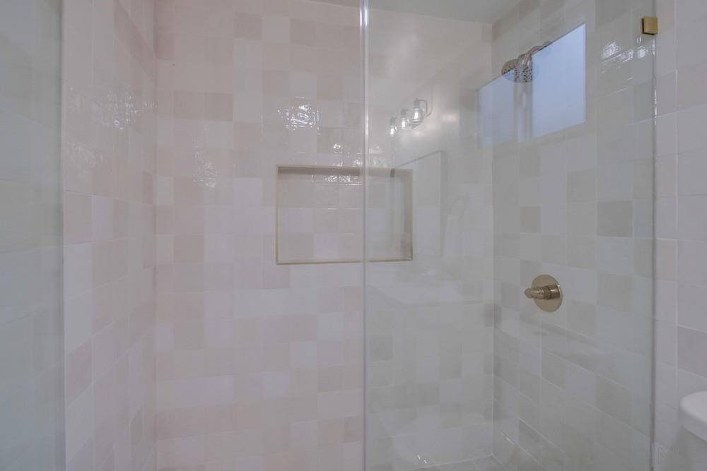 https://media.crmls.org/mediaz/c995a214-0be9-4da5-bd27-09d4ee80d5b2.jpg?preset=X-Large