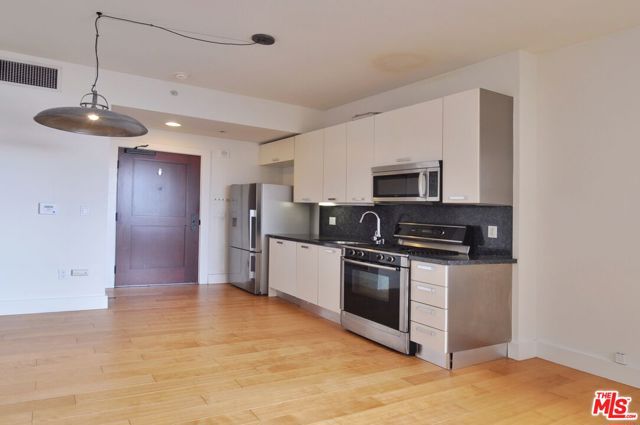 460 S Spring Street, Los Angeles CA: https://media.crmls.org/mediaz/c995c06c-5e5e-4657-b029-919ab5e848f1.jpg