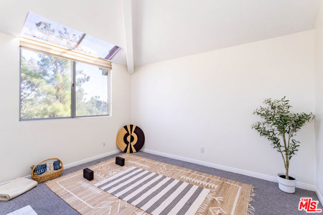 27350 Landon Place, Valencia CA: https://media.crmls.org/mediaz/c995ccc0-8f0c-4903-884a-697714e53427.jpg